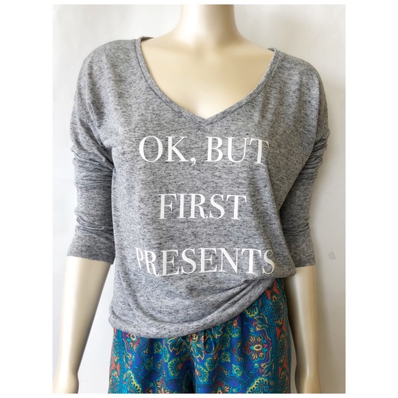 Victoria’s Secret ♥️ V-Neck Shirt - Picture 4 of 9